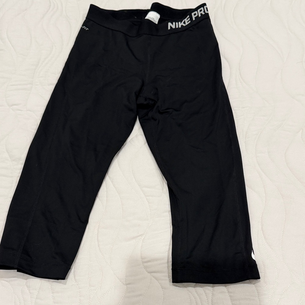 Nike Pro Black Cropped Leggings
